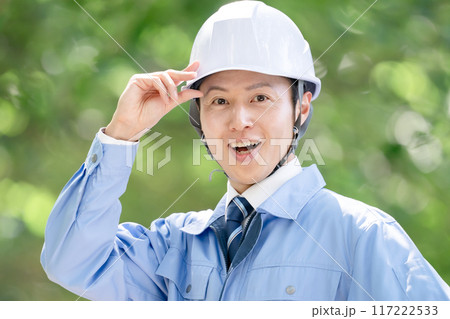 作業着の男性 117222533