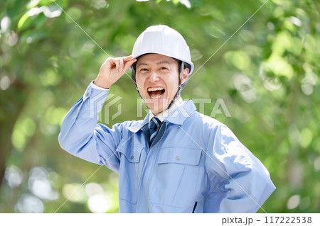 作業着の男性 作業着の男性 117222538