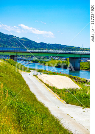 【京都風景】宇治川の緩やかな流れ(観月橋から宇治橋まで) 【京都風景】宇治川の緩やかな流れ(観月橋から宇治橋まで) 117224920