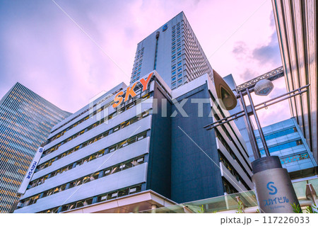 日本の横浜都市景観 横浜駅東口のスカイビルなどを望む=8月7日 日本の横浜都市景観 横浜駅東口のスカイビルなどを望む=8月7日 117226033