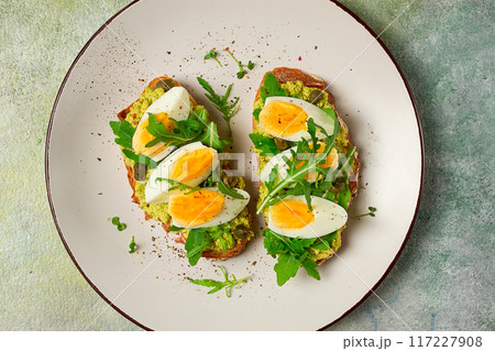 sandwich with mashed avocado, boiled egg, and arugula, on bread , homemade, breakfast, sandwich with mashed avocado, boiled egg, and arugula, on bread , homemade, breakfast, 117227908