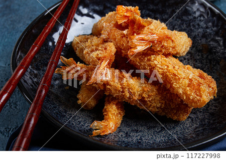 shrimp in tempura, deep fried, on a black plate, with soy sauce, close-up, top view, no people, 117227998