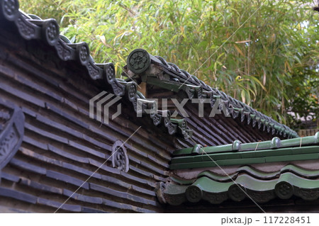 屋根瓦　築地塀 117228451