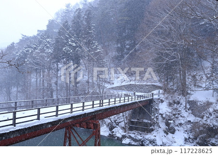 冬の木曽川（巴淵　長野県 木曽町 日義） 117228625