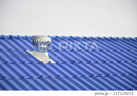The blue roof is equipped with a wind turbine to ventilate the cooling air on the roof. The blue roof is equipped with a wind turbine to ventilate the cooling air on the roof. 117229225