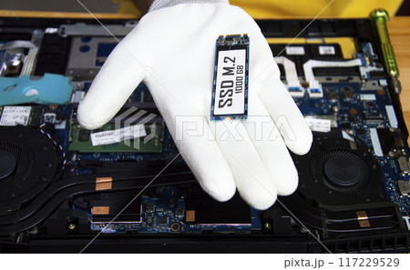 SSD M.2 is very popular new technology, small size and high performance, SSD M.2 in hand. 117229529