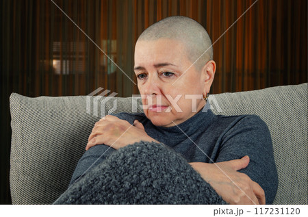 Facing the Unknown: A Womans Courage in the Wake of a Cancer Diagnosis. 117231120