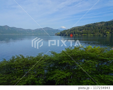 富士山と芦ノ湖と箱根神社 富士山と芦ノ湖と箱根神社 117234943