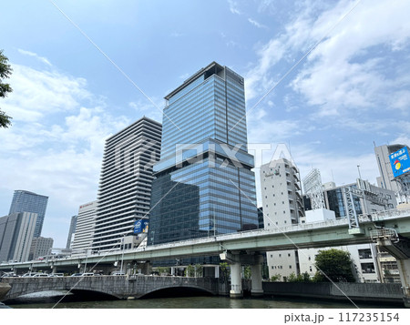 大阪堂島浜タワー（写真中央。大阪市北区） 117235154