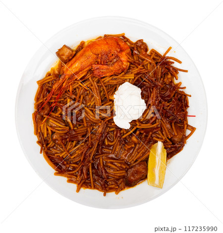 Pasta with seafood contains tiger prawns, shell mussels, spices and white sauce 117235990
