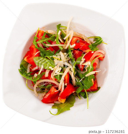 Healthy tasty salad of tomatoes, arugula and onions 117236281