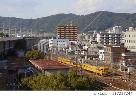 徳山駅を発車する山陽本線115系（岩国⇔下関） 117237244