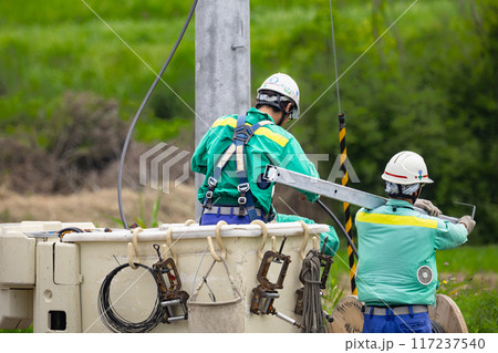 電気工事　送配電電線工事工事中 117237540