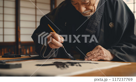 書道をする日本人書道家 117237769