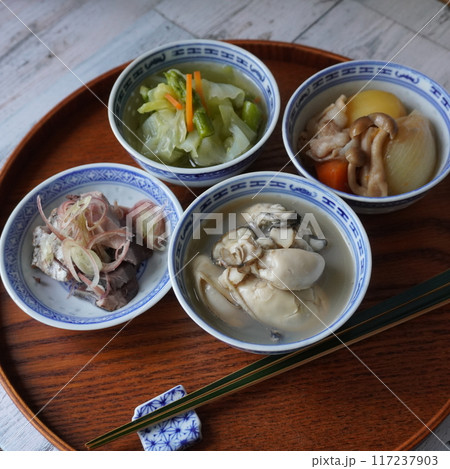「豆皿つまみ（牡蠣の酒蒸し）」 117237903