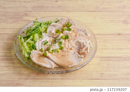 蒸し鶏のゴマソース 117239207