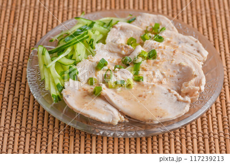 蒸し鶏のゴマソース 蒸し鶏のゴマソース 117239213