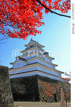 秋の鶴ヶ城(福島県・会津若松市) 秋の鶴ヶ城(福島県・会津若松市) 117239333