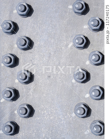 合いマークを引かれた鉄骨の高力ボルト接合部 117240175