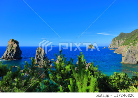 【山口県】快晴の青海島の海上アルプス 117240820