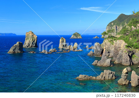 【山口県】快晴の青海島の海上アルプス 117240830