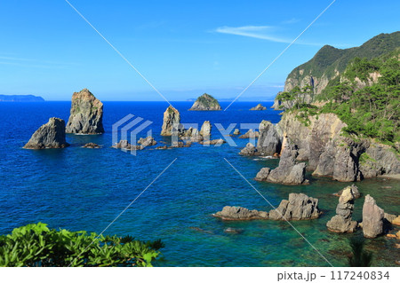 【山口県】快晴の青海島の海上アルプス 117240834