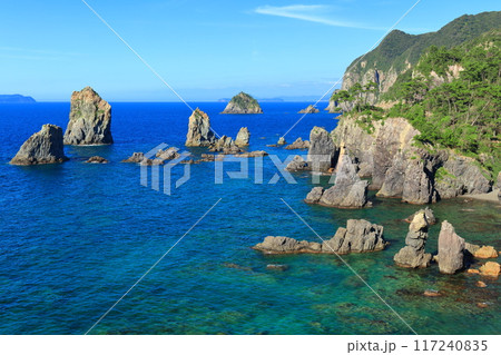 【山口県】快晴の青海島の海上アルプス 117240835