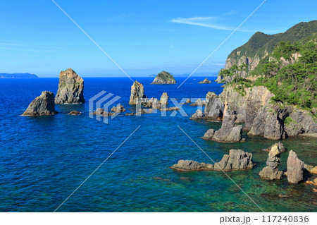 【山口県】快晴の青海島の海上アルプス 117240836
