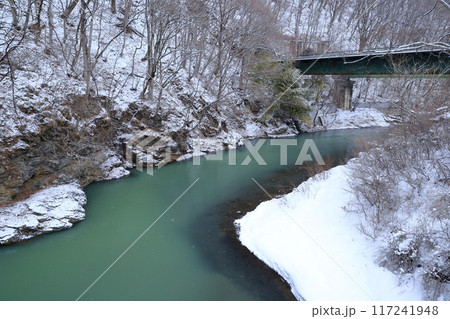 中央本線と巴ヶ淵(巴淵 長野県 木曽町 日義) 中央本線と巴ヶ淵(巴淵 長野県 木曽町 日義) 117241948