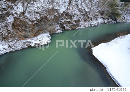 冬の木曽川（巴淵　長野県 木曽町 日義） 117241951