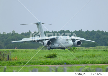 航空自衛隊C-2輸送機の着陸逆噴射 117242692