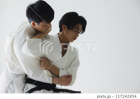 道着の男性   道着の男性   117242854