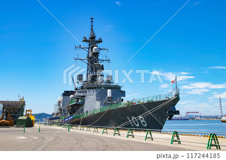 停泊中の海上自衛隊 護衛艦 117244185