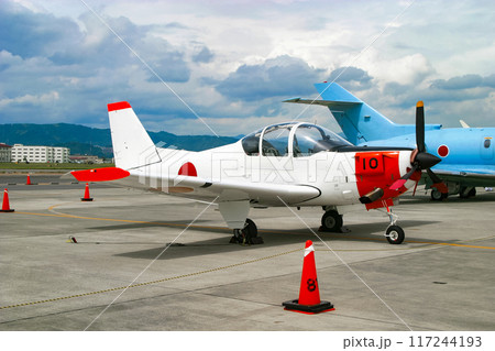展示中の海上自衛隊練習機T-5 117244193