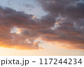 夕日に染まる雲 117244234