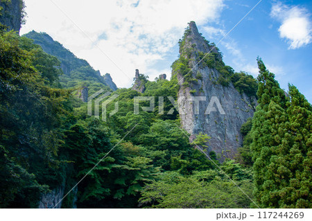 荒々しい妙義山の絶景　　群馬県　日本 117244269