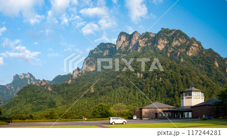 荒々しい妙義山の絶景　白雲山と金洞山　　群馬県　日本 117244281