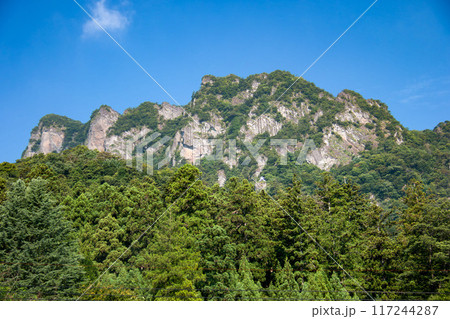 荒々しい妙義山の絶景　白雲山　群馬県　日本 117244287