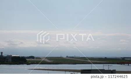 阿賀野川と新潟空港と日本海 阿賀野川と新潟空港と日本海 117244625