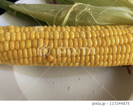 Boiled sweet corn with large kernels 117244875