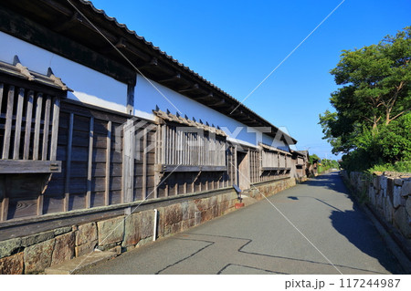 【山口県】晴天の萩城下町（旧繁家長屋門） 117244987