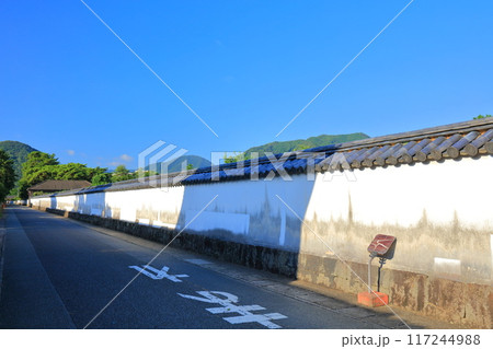 【山口県】晴天の萩城下町（問田益田氏旧宅土塀） 117244988