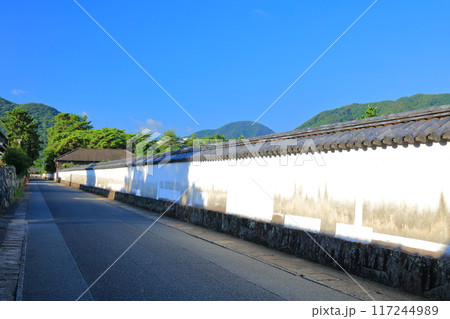 【山口県】晴天の萩城下町（問田益田氏旧宅土塀） 117244989