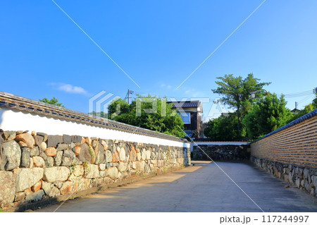 【山口県】晴天の萩城下町（堀内鍵曲） 117244997