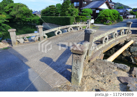 【山口県】晴天の萩城下町（平安橋） 117245009