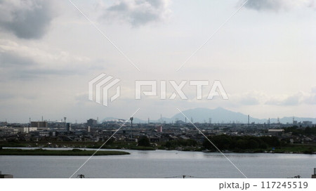 阿賀野川と弥彦山とビッグスワンと都市風景 阿賀野川と弥彦山とビッグスワンと都市風景 117245519