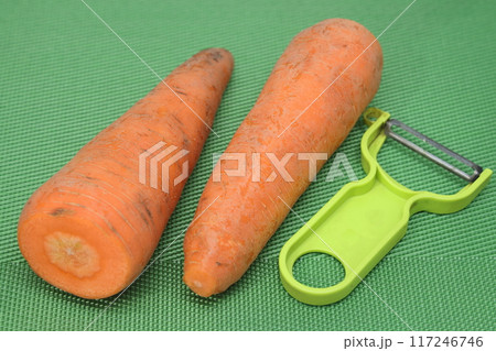Poorly washed carrots and peelers, carrots spoil, proper nutrition. 117246746
