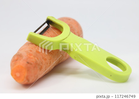 Poorly washed carrots and peelers, carrots spoil, proper nutrition. 117246749