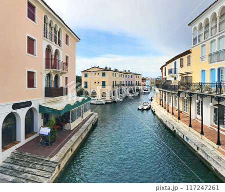 Street and houses in port of Grimaud, little Venice of France. Azure Mediterranean, travel and vacation.  117247261