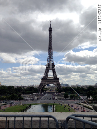 フランス　パリ　エッフェル塔 117247287